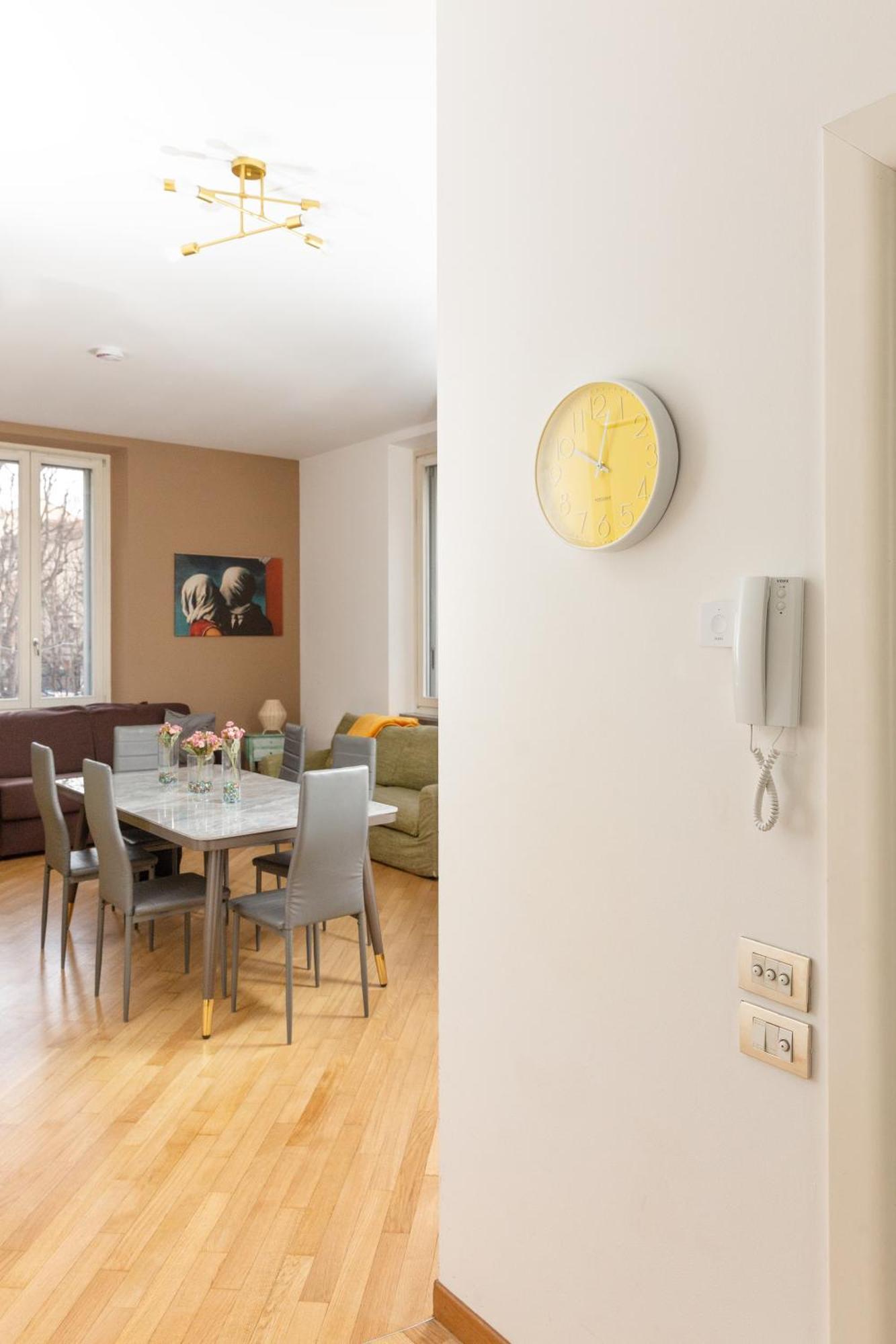Free Parking Exclusive Apartment Magritte Style Milan Luaran gambar